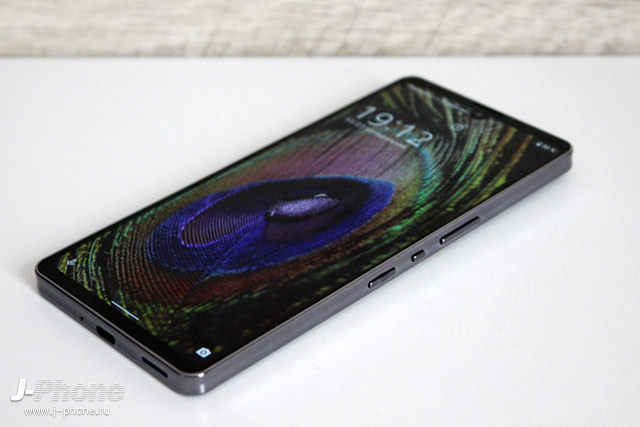 Обзр японского смартфона Sharp AQUOS zero6