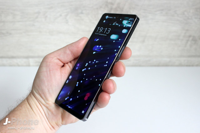 Обзр японского смартфона Sharp AQUOS zero6