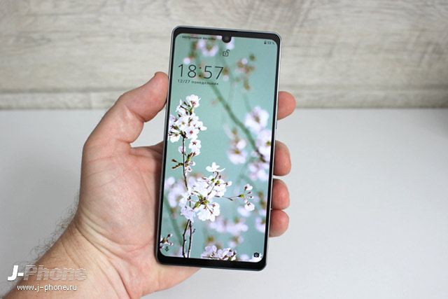 Обзр японского смартфона Sharp AQUOS zero6