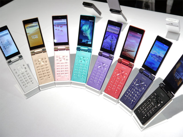 японский смартфон Sharp Aquos K-tai Softbank 501SH японский смартфон Sharp Aquos K-tai Softbank 501SH