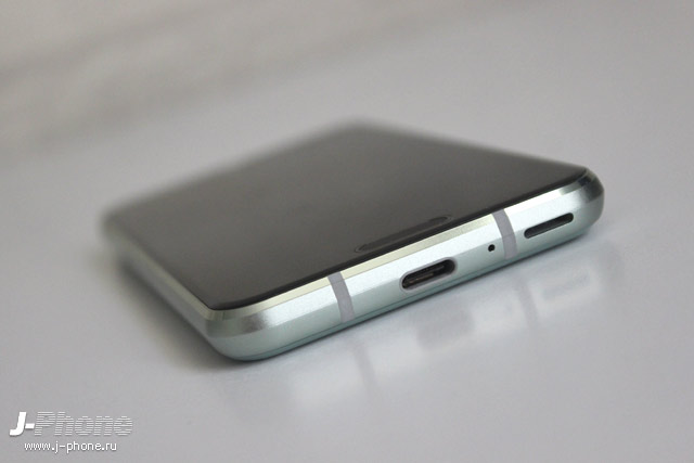 Фотообзор Sharp AQUOS R2 compact Smokey Green 803SH