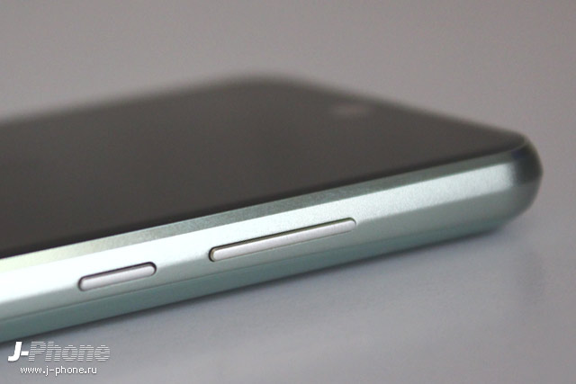 Фотообзор Sharp AQUOS R2 compact Smokey Green 803SH