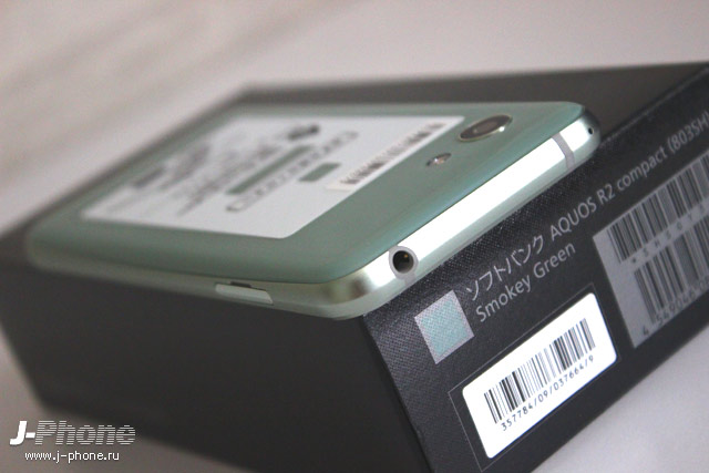 Фотообзор Sharp AQUOS R2 compact Smokey Green 803SH