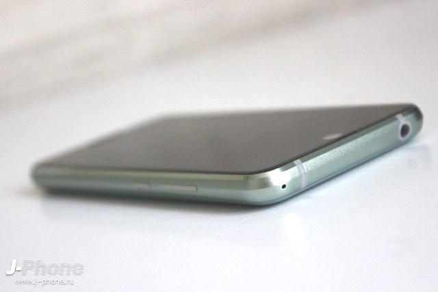 Фотообзор Sharp AQUOS R2 compact Smokey Green 803SH