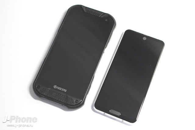 Sharp AQUOS R2 compact Smokey Green vs. Deep White