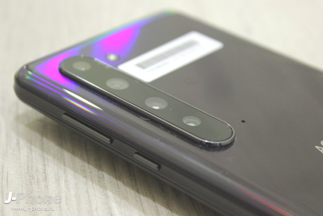 Фотообзор японского IGZO смартфона Sharp AQUOS R5G (908SH) Black Ray