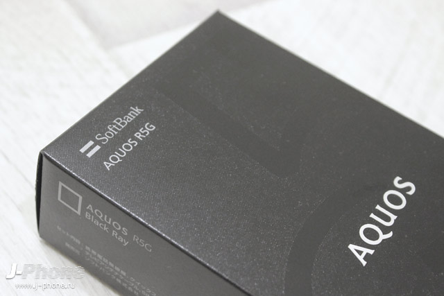 Фотообзор японского IGZO смартфона Sharp AQUOS R5G (908SH) Black Ray