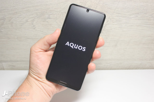 Фотообзор японского IGZO смартфона Sharp AQUOS R5G (908SH) Black Ray