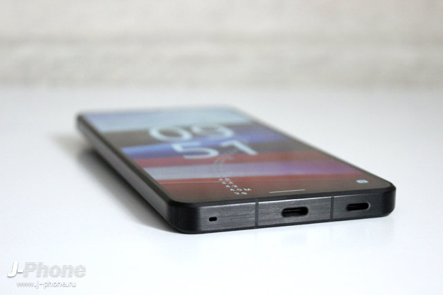 Обзор японского смартфона Sharp AQUOS R7