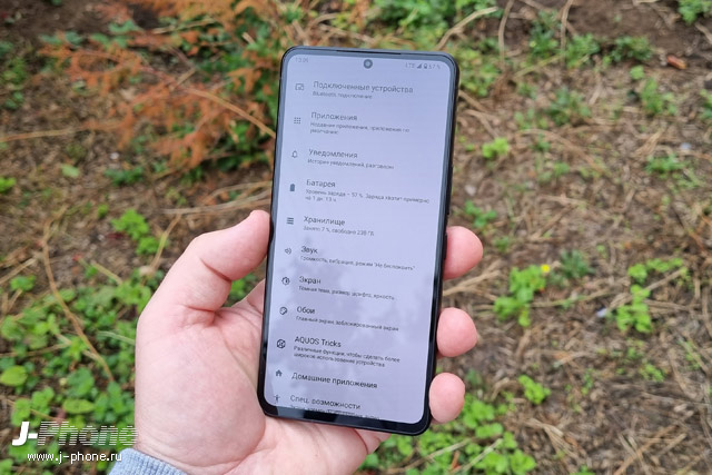Обзор японского смартфона Sharp AQUOS R7
