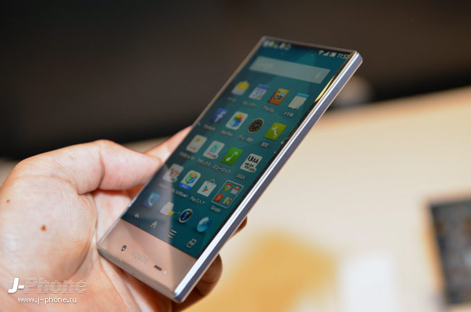 Японский смартфон Softbank Sharp Aquos Crystal Японский смартфон Softbank Sharp Aquos Crystal