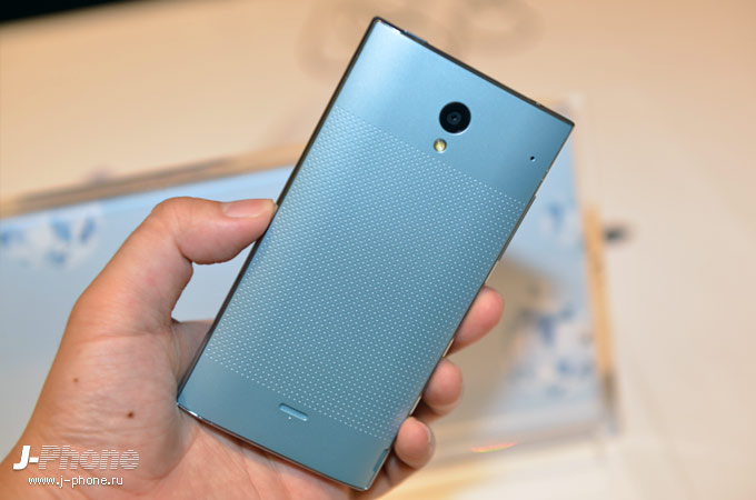 Японский смартфон Softbank Sharp Aquos Crystal Японский смартфон Softbank Sharp Aquos Crystal