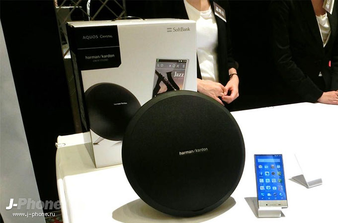Японский смартфон Softbank Sharp Aquos Crystal Японский смартфон Softbank Sharp Aquos Crystal