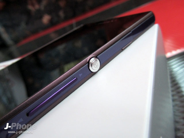 обзор смартфона Sony Docomo SO-02E Xperia Z фиолетового цвета