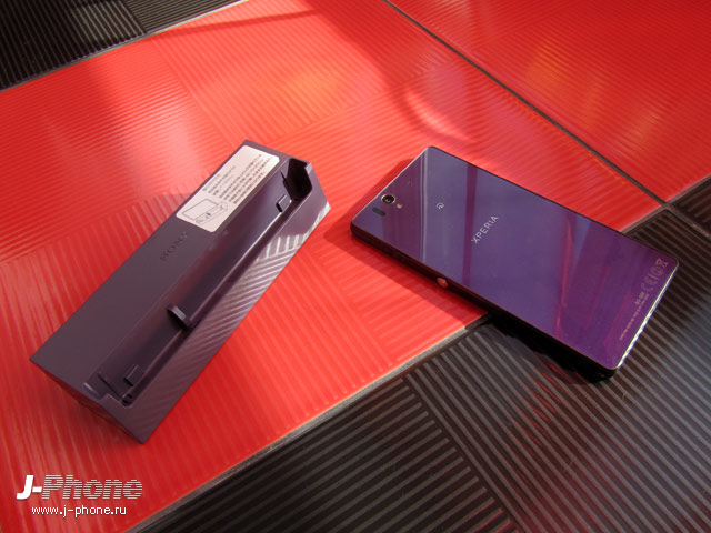 обзор смартфона Sony Docomo SO-02E Xperia Z фиолетового цвета