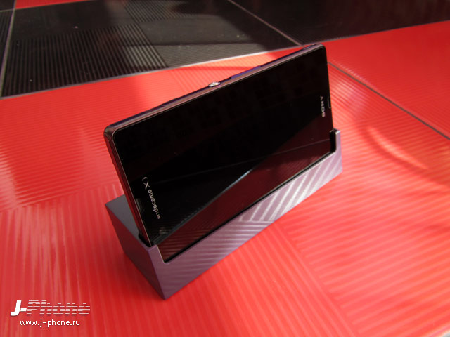 обзор смартфона Sony Docomo SO-02E Xperia Z фиолетового цвета