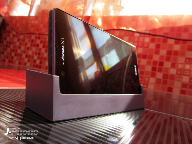 обзор смартфона Sony Docomo SO-02E Xperia Z фиолетового цвета