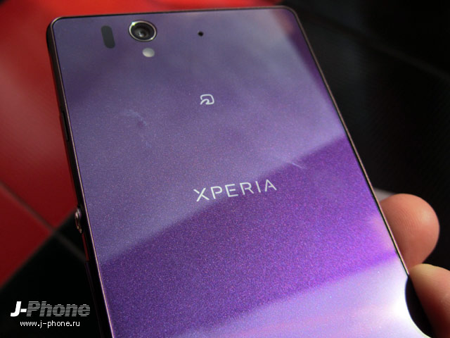 обзор смартфона Sony Docomo SO-02E Xperia Z фиолетового цвета
