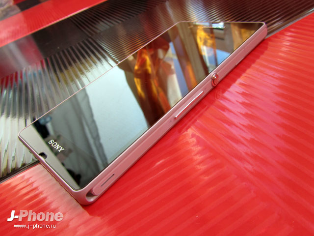 обзор японского смартфона Sony Xperia Z Docomo SO-02E в белом цвете
