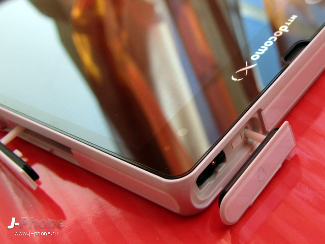 обзор японского смартфона Sony Xperia Z Docomo SO-02E в белом цвете