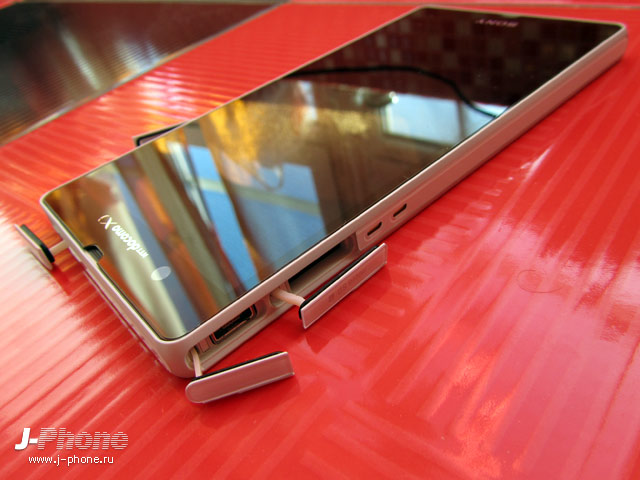 обзор японского смартфона Sony Xperia Z Docomo SO-02E в белом цвете