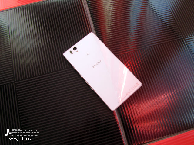обзор японского смартфона Sony Xperia Z Docomo SO-02E в белом цвете
