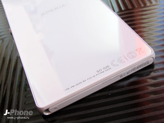 обзор японского смартфона Sony Xperia Z Docomo SO-02E в белом цвете