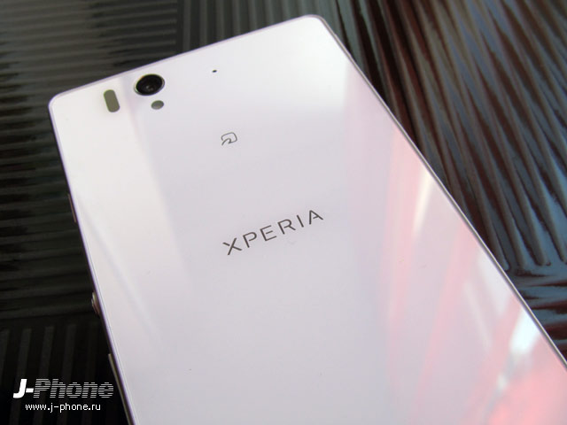 обзор японского смартфона Sony Xperia Z Docomo SO-02E в белом цвете