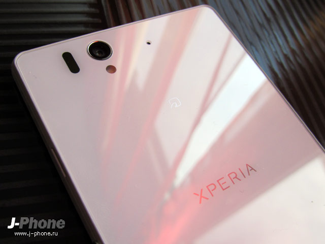обзор японского смартфона Sony Xperia Z Docomo SO-02E в белом цвете