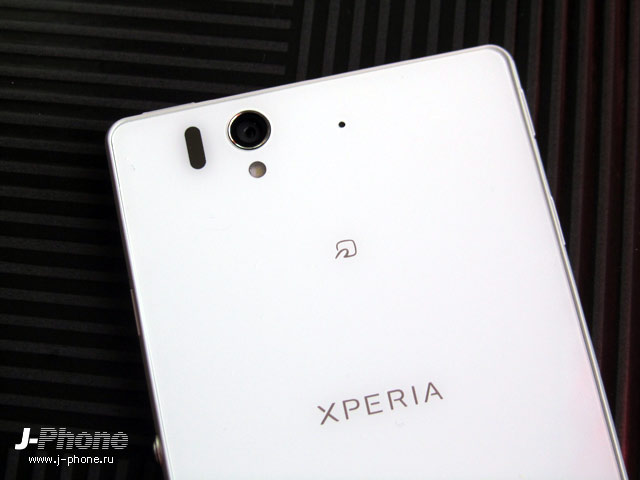 обзор японского смартфона Sony Xperia Z Docomo SO-02E в белом цвете