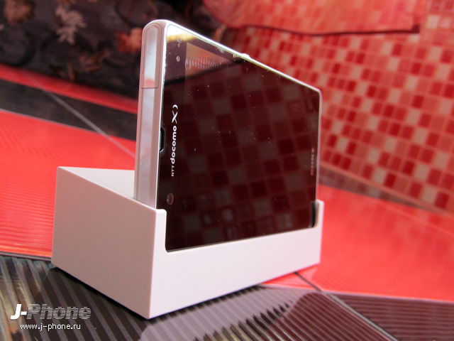 обзор японского смартфона Sony Xperia Z Docomo SO-02E в белом цвете