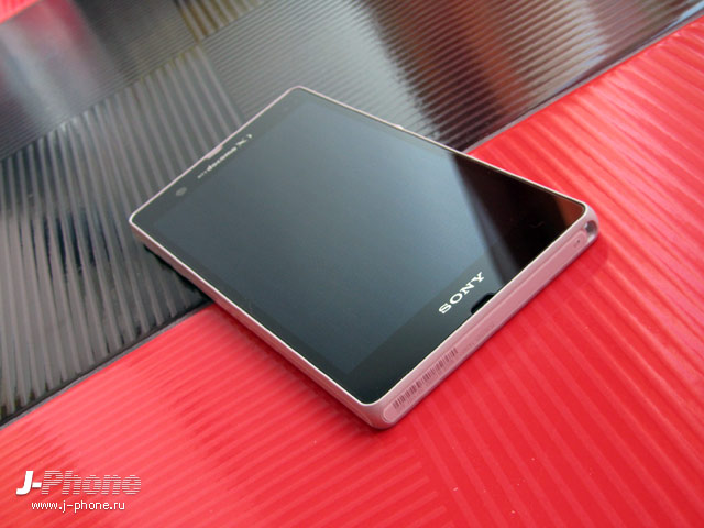 обзор японского смартфона Sony Xperia Z Docomo SO-02E в белом цвете