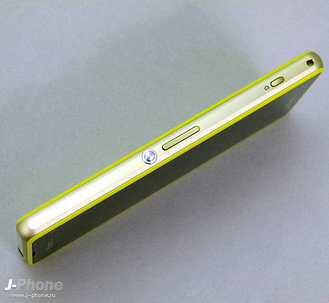 Сравнительный фотообзор Xperia Z1 и Z1 f со стороны
