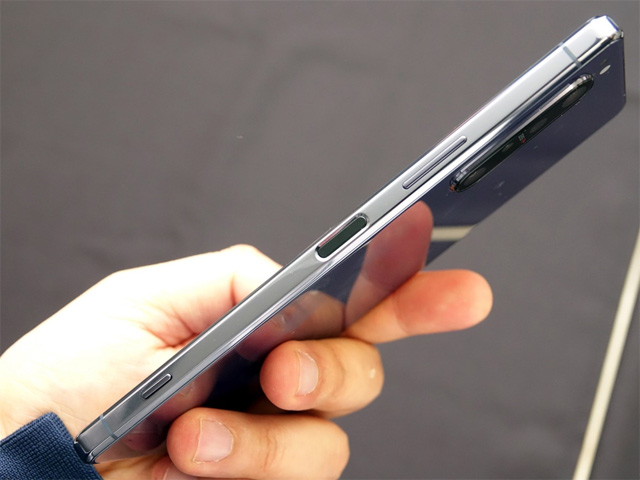 смартфон Sony XPERIA 1 II