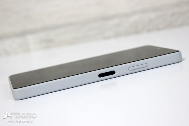 Обзор японского компактного смартфона Sony XPERIA Ace III в сером цвете