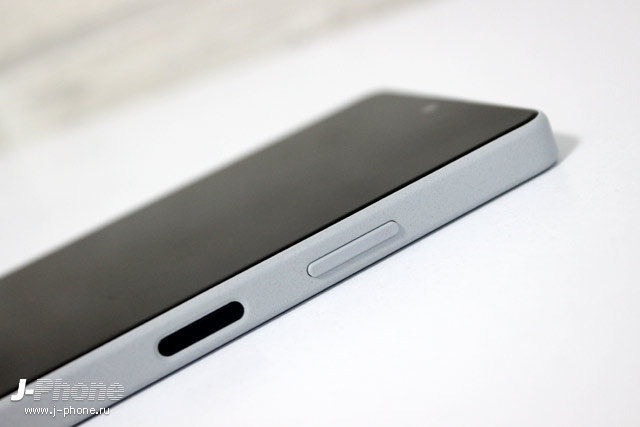 Обзор японского компактного смартфона Sony XPERIA Ace III в сером цвете
