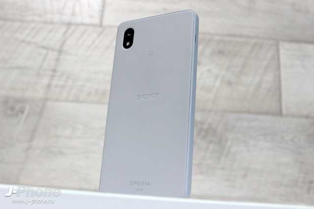 Обзор японского компактного смартфона Sony XPERIA Ace III в сером цвете