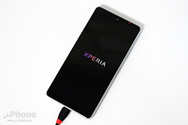 Обзор японского компактного смартфона Sony XPERIA Ace III в сером цвете