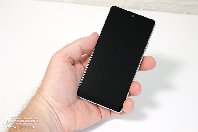 Обзор японского компактного смартфона Sony XPERIA Ace III в сером цвете