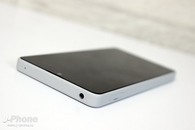 Обзор японского компактного смартфона Sony XPERIA Ace III в сером цвете