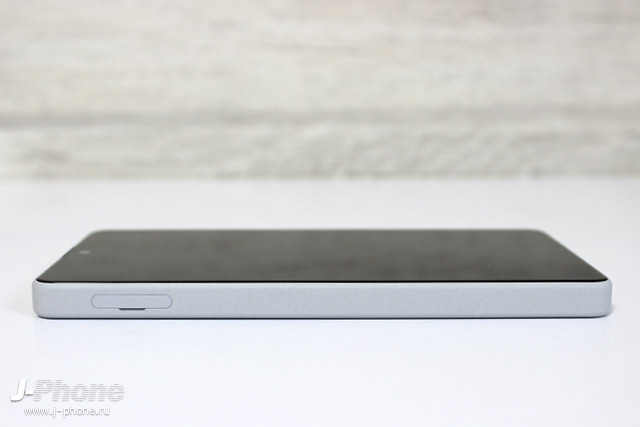 Обзор японского компактного смартфона Sony XPERIA Ace III в сером цвете
