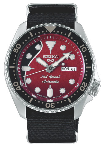 Лимитированные часы SEIKO 5 Sports SBSA073 для фанатов творчества QUEEN