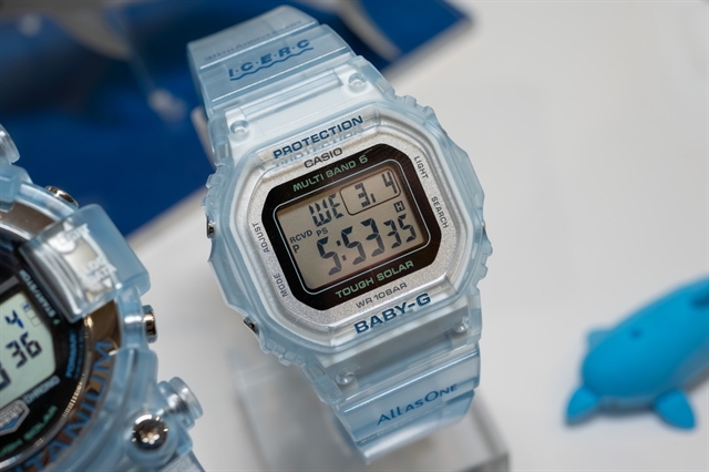 Casio выпустила прозрачные G-SHOCK и BABY-G ICERC с сине-морским градиентом
