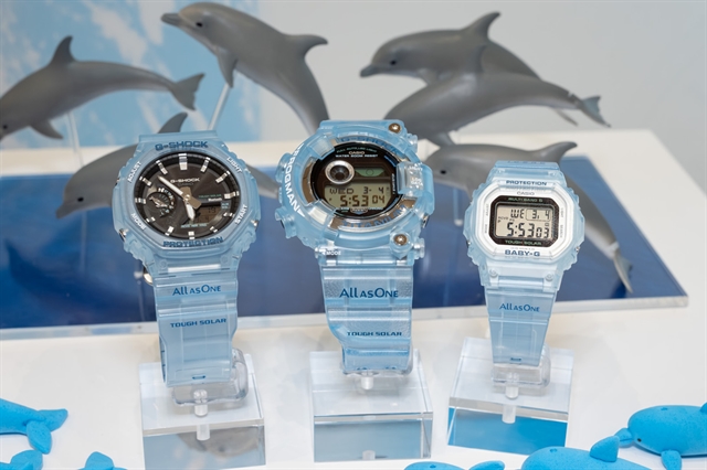 Casio выпустила прозрачные G-SHOCK и BABY-G ICERC с сине-морским градиентом