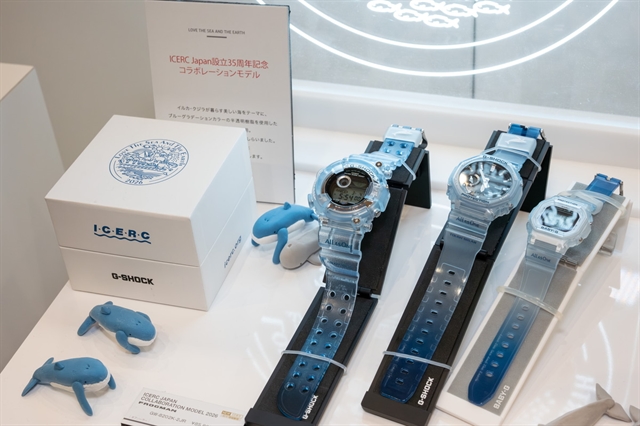 Casio выпустила прозрачные G-SHOCK и BABY-G ICERC с сине-морским градиентом