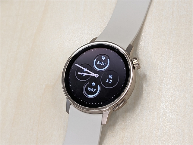 Sharp Karada Mate Watch автоматически оценивает калории после еды