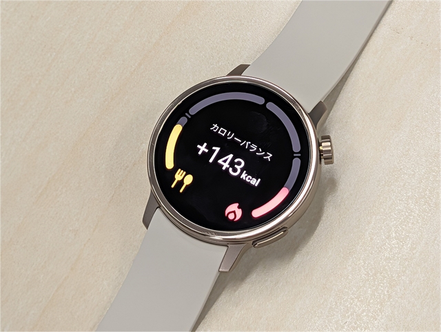 Sharp Karada Mate Watch автоматически оценивает калории после еды