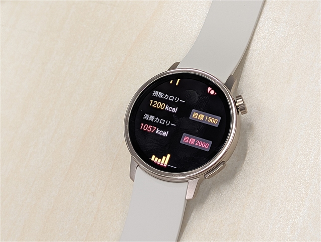 Sharp Karada Mate Watch автоматически оценивает калории после еды