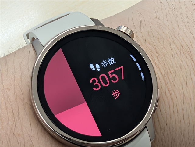 Sharp Karada Mate Watch автоматически оценивает калории после еды