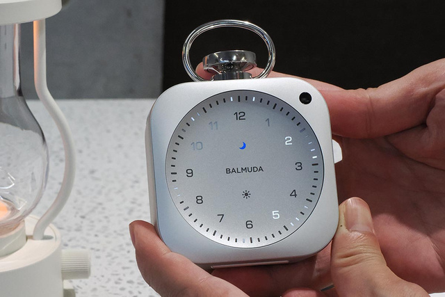 BALMUDA добавила в часы The Clock режим подготовки ко сну